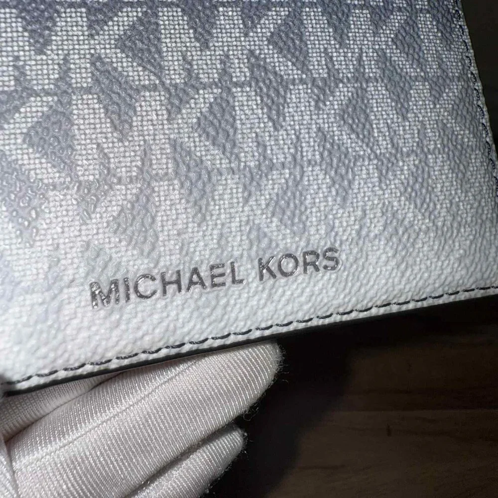💙Michael Kors Signature Logo Ombre Card ID Wallet Variation💙